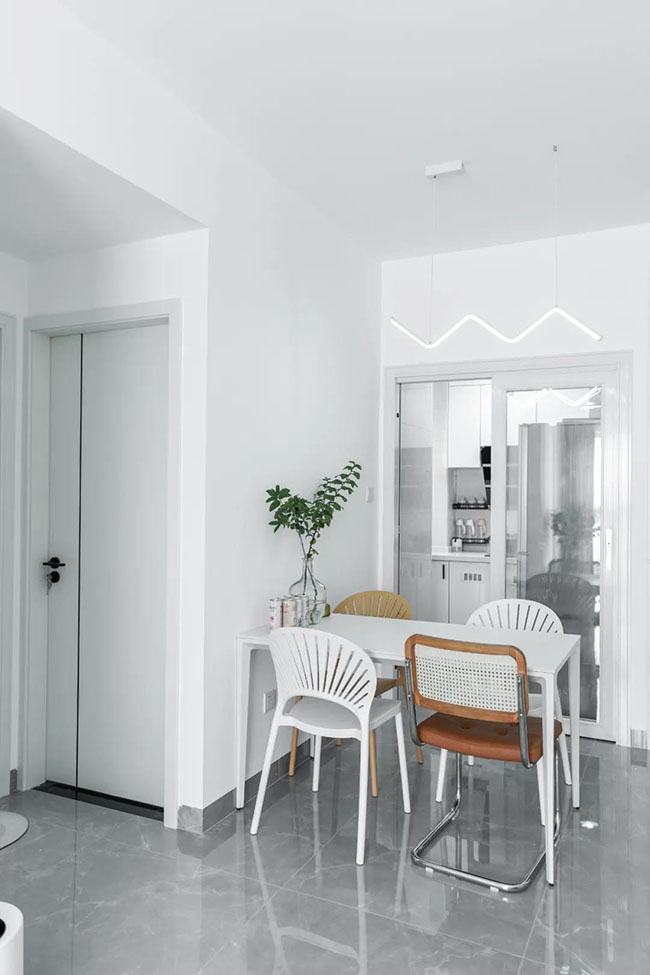 50㎡二居室，用純白主色調(diào)打造高級極簡風(fēng)的浪漫